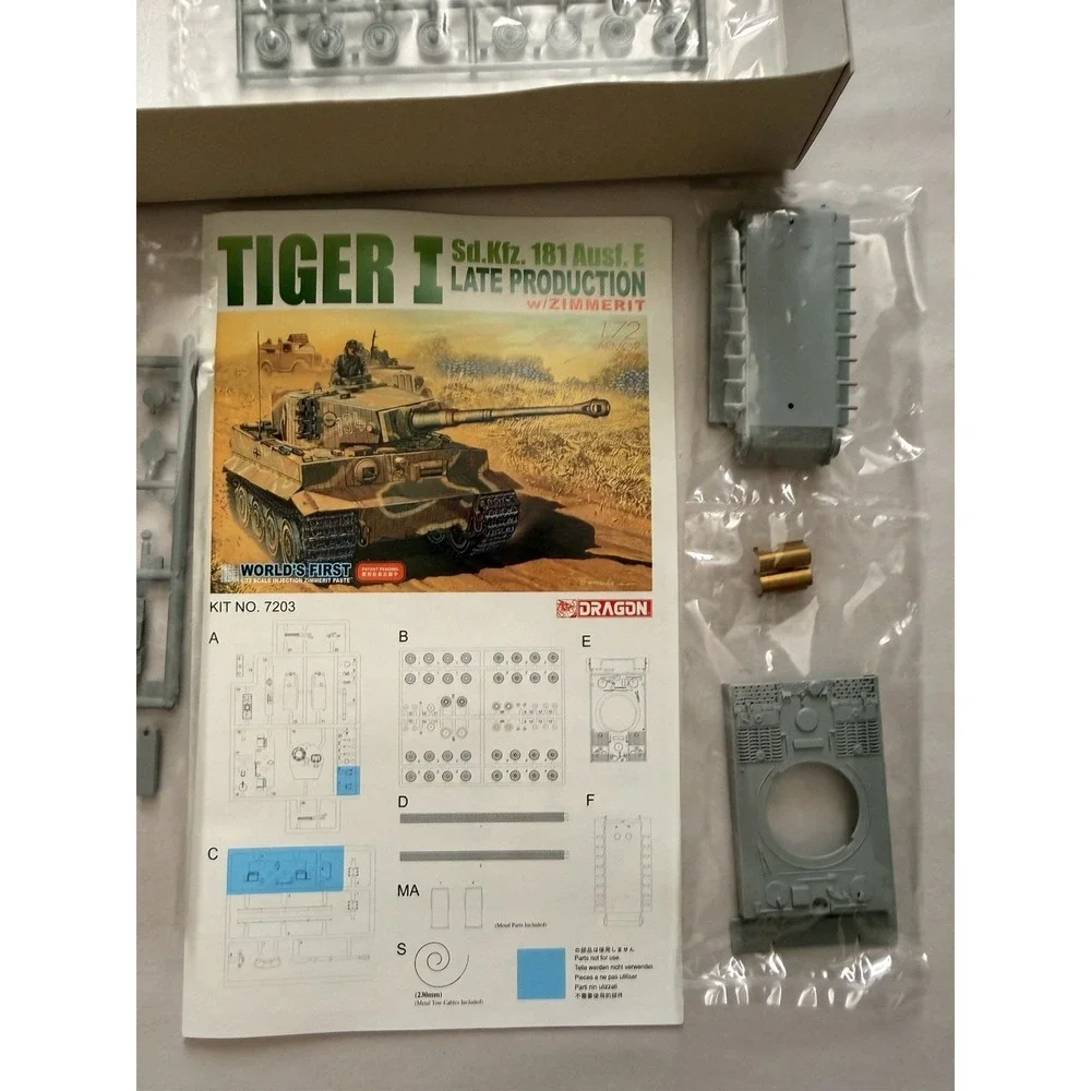 Dragon 7203 Tiger I Late Production w/ Zimmerit 1:72 Scale Armor Model Kit Open